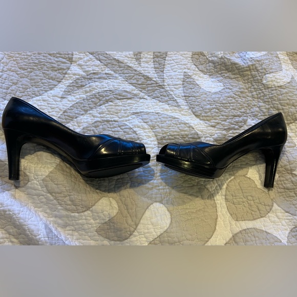 Stuart Weitzman Peep Toe Platform black leather- size 7.5 M - Picture 4 of 6